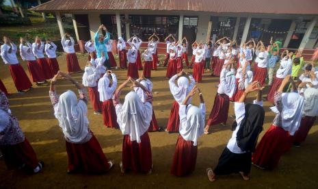 Anak sekolah dasar (Ilustrasi). Kasus pubertas dini pada anak perempuan di berbagai negara meningkat selama pandemi Covid-19. Mereka mengalami pubertas sebelum usia delapan tahun. 