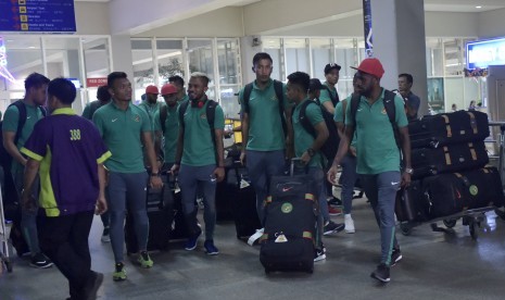 Sejumlah pemain sepak bola Timnas Indonesia tiba di Bandara Internasional Ninoy Aquino, Manila, Filipina, Kamis (17/11). 