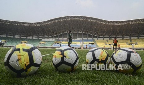 Sejumlah pemain sepakbola Timnas U-16 mengikuti pemusatan latihan di Stadion Patriot Chandrabhaga, Bekasi, Jawa Barat