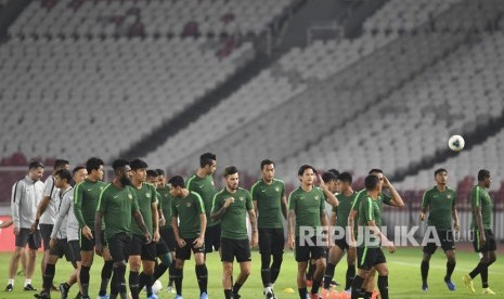 Sejumlah pemain timnas Indonesia mengikuti sesi latihan resmi di Stadion Utama Gelora Bung Karno, Senayan, Jakarta, Rabu (4/9/2019). 