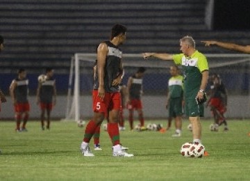 Sejumlah pemain Timnas melakukan latihan di Stadion Manahan, Solo, Jawa Tengah.