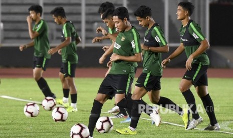 Para pemain timnas Indonesia U-22 (ilustrasi). Para pemain timnas U-22 berlatih di Stadion Rizal Memorial pada Senin (9/12) pagi menjelang final cabang olahraga sepak bola SEA Games 2019 yang berlangsung Selasa (10/12).