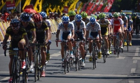 Sejumlah pembalap beradu cepat pada etape pertama 'Banyuwangi Tour de Ijen 2013' pada Sabtu (2/11).