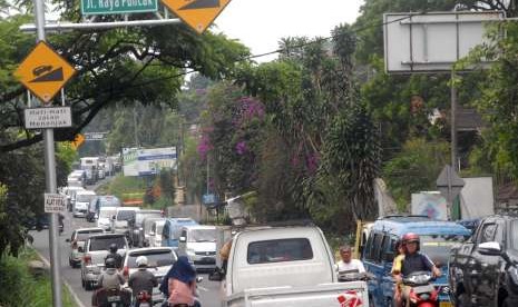 Jalan Raya Puncak, Bogor, Jawa Barat.