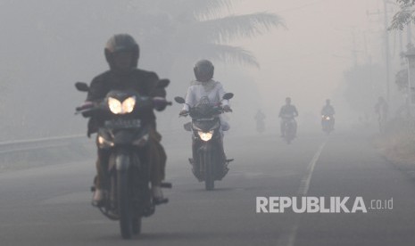 Forest fires cause  Suak Raya village, Johan Pahlawan, West Aceh, Aceh, covered with haze, on Monday (July 24). 