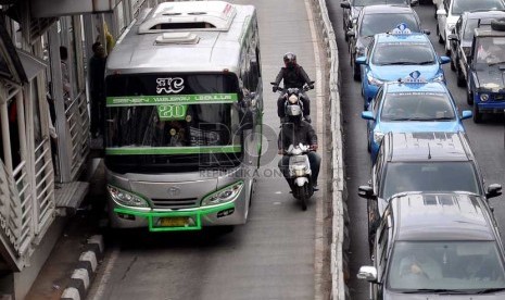  Bus Kota Terintegrasi Busway. Ilustrasi. (Republika/Prayogi)