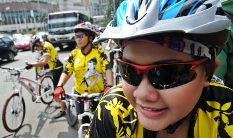 Komunitas Bike to Work di Bundaran Hotel Indonesia (HI), Jakarta. Riset menunjukkan, dibandingkan dengan orang yang naik kendaraan pribadi ke tempat kerja, pesepeda tampak memiliki penurunan risiko kematian dini.