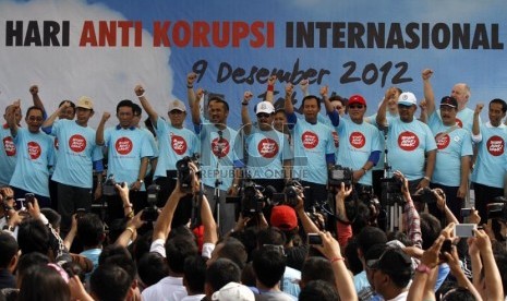 Sejumlah penggiat gerakan anti korupsi bersama-sama berikrar 