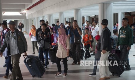 Penumpang di Bandara Ngurah Rai, Bali. 