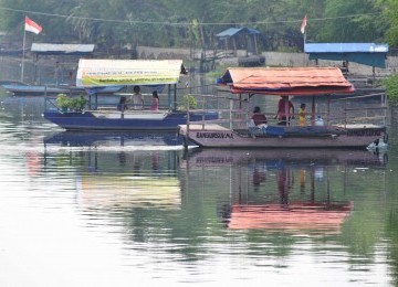 Sejumlah perahu di Kali Sunter, Jakarta.