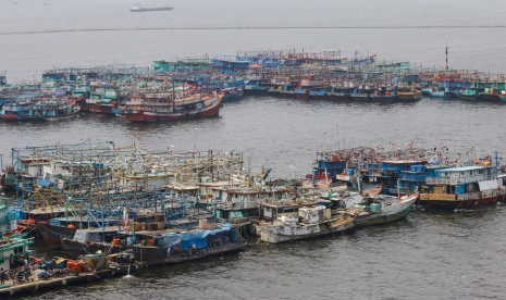 Sejumlah perahu nelayan bersandar di Pelabuhan Muara Angke, Jakarta.