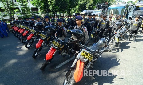 Sejumlah personel kepolisian saat mengikuti Apel Gelar Pasukan Operasi Lilin Lodaya (Ilustrasi)