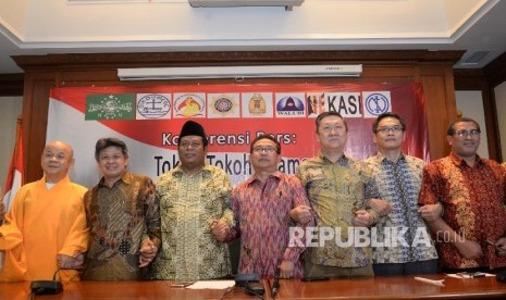 Sejumlah perwakilah tokoh dari organisasi keagamaan dari Walubi Pusat Duta Wira, Konferensi Wali Gereja Indonesia Antonius Subianto Mujamin, Ketua PBNU Maharsudi Suhud, Sekum PGI Qomar Gultom, Ketum Parisada Budha Darma Indonesia Suhadi Senjaya, 