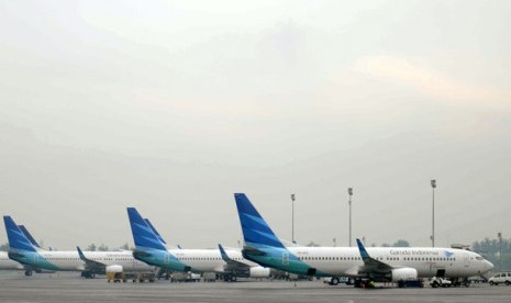 Sejumlah pesawat milik Maskapai Garuda Indonesia parkir di Terminal 3 Bandara Internasional Soekarno-Hatta, Cengkareng, Banten.