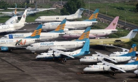 Sejumlah pesawat terbang milik maskapai Merpati Nusantara Airlines terparkir di Pusat Perawatan Pesawat Merpati Nusantara Airlines, Lapangan Udara Djuanda, Sidoarjo, Jawa Timur,