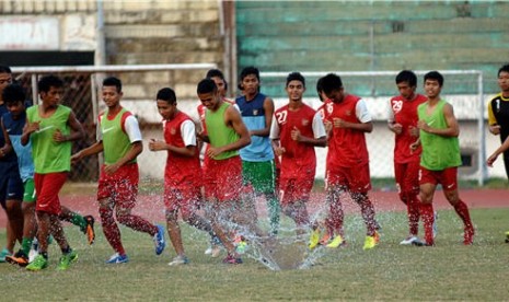 Sejumlah pesepak bola Tim Nasional Indonesia U19 menggelar sesi latihan di Stadion Gelora Delta, Sidoarjo, Jawa Timur. 