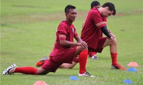 Sejumlah pesepakbola Arema Indonesia IPL berlatih di Stadion Gajayana, Malang, Jawa Timur untuk mempersiapkan diri menghadapi kompetisi Indonesia Premier League (IPL). 