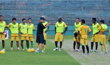 Sejumlah pesepakbola Persip Kota Pekalongan melakukan latihan jelang laga Divisi Utama Liga Indonesia. (ilustrasi) 