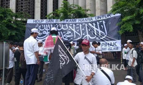 Sejumlah peserta Aksi Bela Tauhid II di Masjid Istiqlal, Jakarta Pusat, Jumal (2/11).