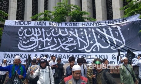 Sejumlah peserta Aksi Bela Tauhid II di Masjid Istiqlal, Jakarta Pusat, Jumal (2/11).