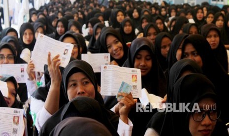 Prospective civil servants (CPNS) prepare to take the test. (File photo)