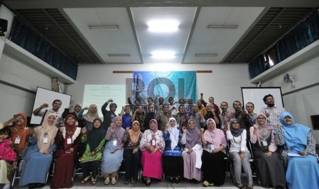  Sejumlah peserta melakukan deklarasi pada workshop Nasional Gerakan Halal di Gedung Masjid Salaman ITB, Kota Bandung, Selasa (15/12). 