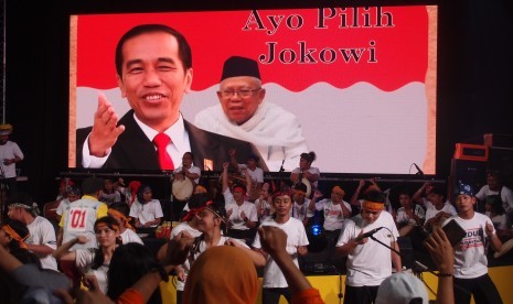 Sejumlah peserta menampilkan musik perkusi pada Festival Seni Budaya bertajuk Satu Doa Menuju Kemenangan, di Gedung Epicentrum, Rasuna Said, Kuningan, Jakarta, Jumat (12/4/2019) sore.