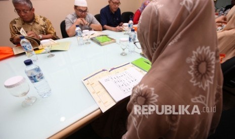 Sejumlah peserta mengikuti kegiatan 30 Menit Bisa Membaca Alquran di Kantor Republika, Jalan Warung Buncit, Jakarta, Sabtu (28/10).