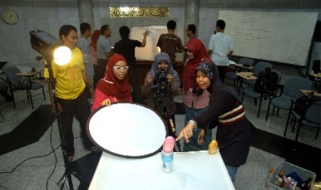 Sejumlah peserta mengikuti pelatihan fotografi di Masjid Agung Sunda Kelapa, Jakarta Pusat. Pelatihan tersebut diadakan oleh Remaja Masjid Sunda Kelapa (RISKA).