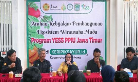 Sejumlah petani milenial, Penerima Manfaat Program YESS di Kecamatan Kasembon dan Ngantang, Kabupaten Malang audiensi dengan Sekretaris BPPSDMP Siti Munifah didampingi Direktur Polbangtan Malang, Setya Budhi Udrayana, Sabtu (16/9) di kediaman Abdullah Dzikri, owner Keripiksayur.ID, Penerima Manfaat YESS Hibah Kompetitif 2023.