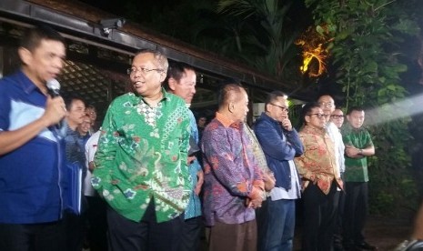 Sejumlah petinggi partai politik Koalisi Kekeluargaan saat mengumumkan Agus Harimurti Yudhoyono dan Sylviana Murni sebagai bakal calon Cagub/Cawagub DKI Jakarta