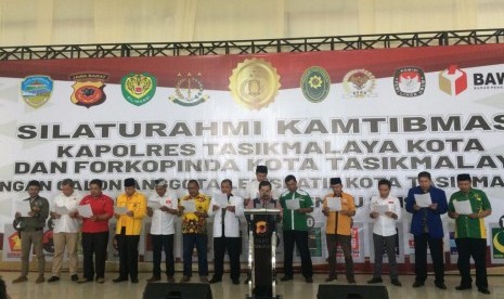 Sejumlah pimpinan partai politik di kota Tasikmalaya deklarasi Pemilu Damai, Jumat (15/3). 