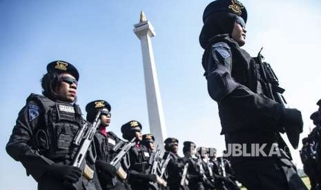 Sejumlah Polisi Wanita (Polwan) bersiap mengikuti upacara peringatan HUT Ke-70 Polwan di Monas, Jakarta, Senin (3/9/2018). 