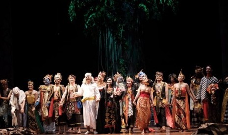 Sejumlah presenter dan jurnalis televisi beradu akting pada panggung teater berjudul 'Calon Arang' yang digelar di Taman Ismail Marzuki (TIM) pada 10-11 Januari 2019.