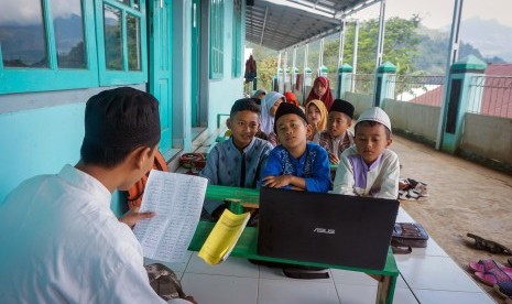 Guru agama (ilustrasi). Kabupaten Jayawijaya, Papua, kekurangan guru agama.