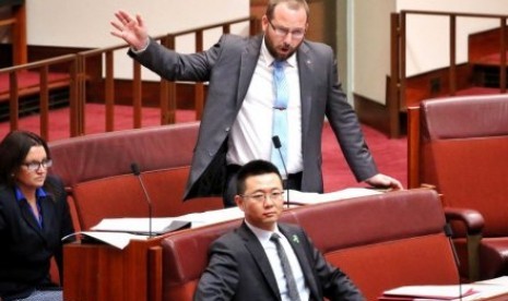 Sejumlah senator Australia dari partai kecil dan independen. 