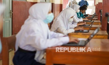 Sekolah di Kudus Diminta tak Bebani Siswa Bawa Laptop (ilustrasi).