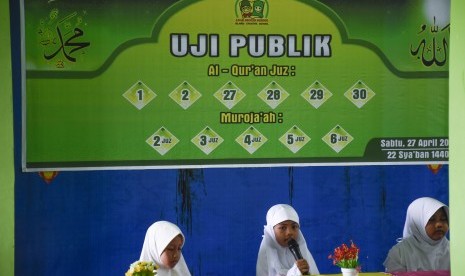 Sekolah Islam terpadu. Sejumlah siswa mengikuti uji publik tahfizh Alquran.