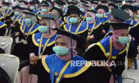 Pemkab Sidoarjo Fasilitasi Pekerjaan Lulusan SMK (ilustrasi lulusan SMK).