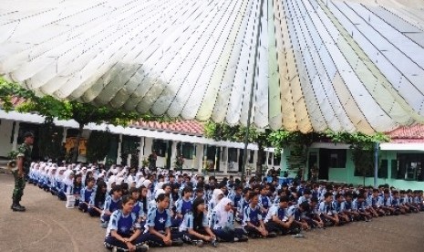 Sejumlah siswa SMA mengikuti pendidikan bela negara di Markas Kodim (ilustrasi).