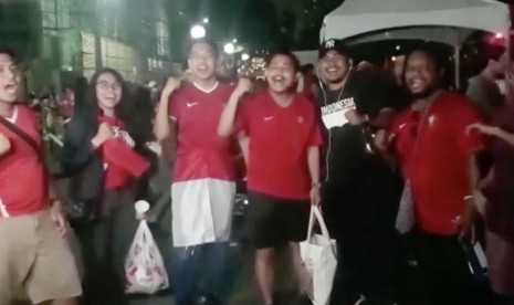 Sejumlah suporter Indonesia yang datang dari berbagai wilayah di Tanah Air mulai memadati Stadion Rizal Memorial, Manila, Filipina, Selasa (10/12) sore. 