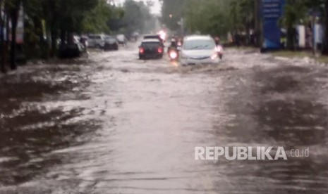 Sejumlah titik di Kota Malang mengalami banjir setelah diguyur hujan berintensitas tinggi  (ilustrasi)