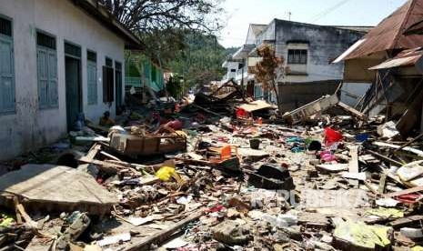 Sejumlah toko dan gudang yang rusak akibat diterjang gempa dan tsunami berkekuatan 7,4 SR di kawasan Pergudangan Kabupaten Donggala, Sulteng, Senin (1/10).