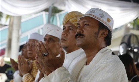 Sejumlah tokoh lintas agama di Thailand mendoakan korban Bom Bangkok, Jumat (21/8).