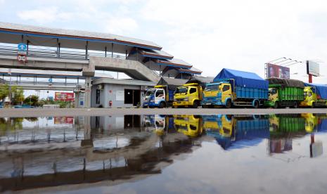 Kementerian Komunikasi dan Informatika mengimbau penyelenggara pos atau jasa pengiriman di Indonesia mengikuti Surat Keputusan Bersama tentang Pengaturan Lalu Lintas Jalan serta Penyeberangan Selama Masa Arus Mudik dan Arus Balik Angkutan Lebaran Tahun 2023/1444 H.