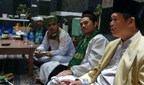 Sejumlah ulama dan 16 qori menghadiri haflah Alquran di Masjid Kubah Mas Depok, Jawa Barat, Senin (24/4).