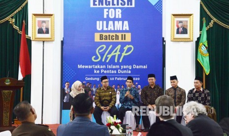 Emil: Banyak Negara Minati Program English for Ulama. Sejumlah ustadz program English for Ulama gelombang I menyampaikan pengalamannya saat berdakwah di luar negeri.