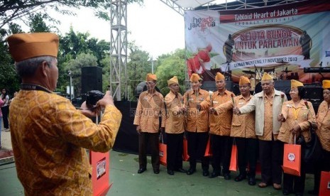  Anggota Legiun Veteran Republik Indonesia (LVRI) berfoto bersama. (Republika/Agung Supriyanto)