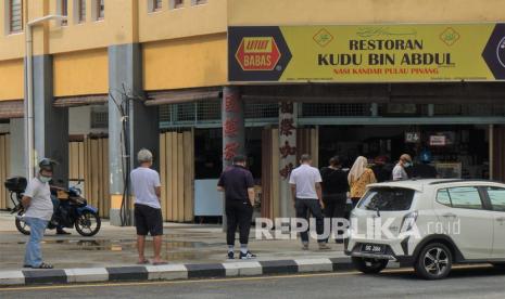 Kementerian Kesehatan Malaysia (KKM) melaporkan penambahan 21.668 kasus COVID-19 pada Kamis (12/8), tertinggi sejak pandemi.