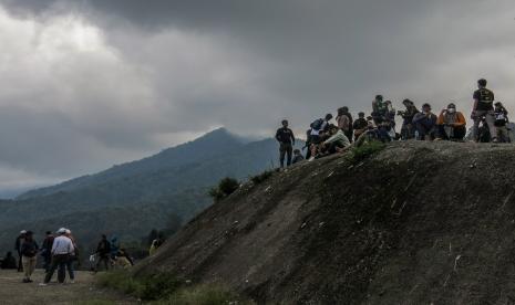 (ILUSTRASI) Warga berwisata di Puncak Pass. 